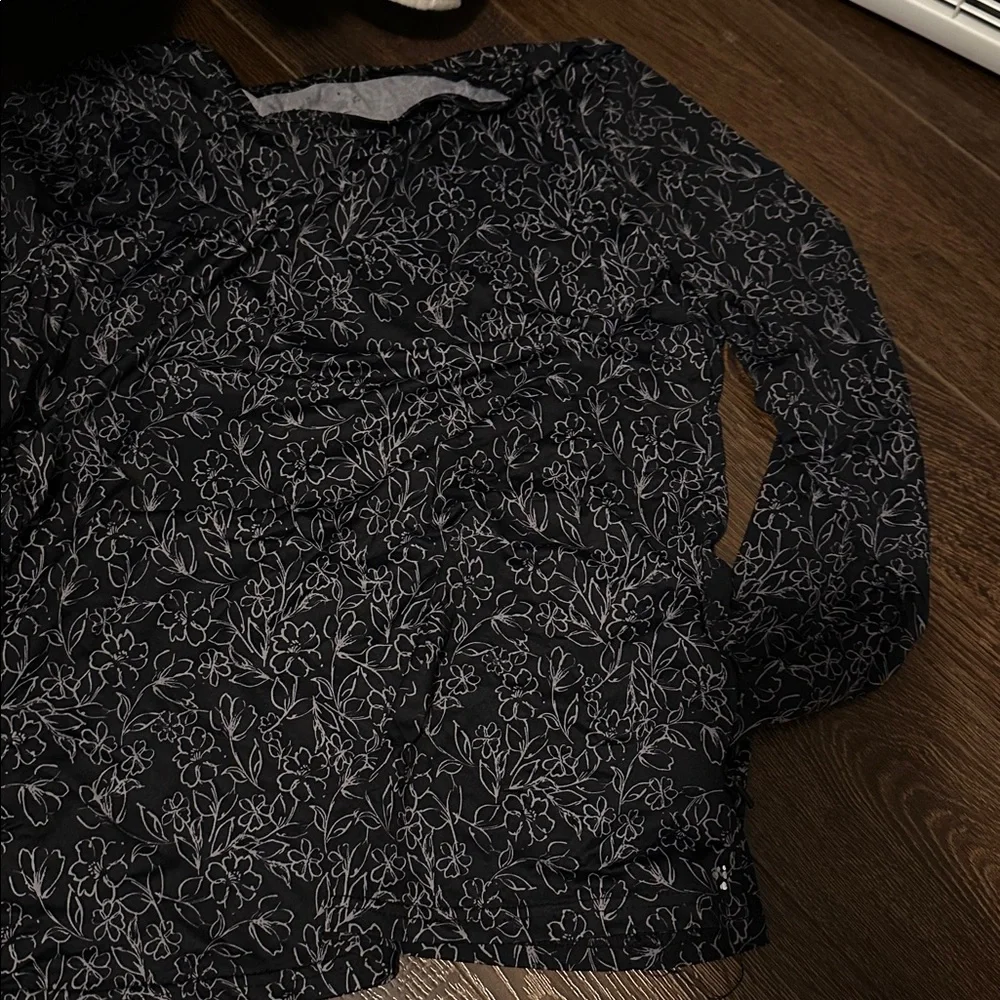 Hang 🦶 Ten | Surfing Tops
X2 - Picture 4 of 6